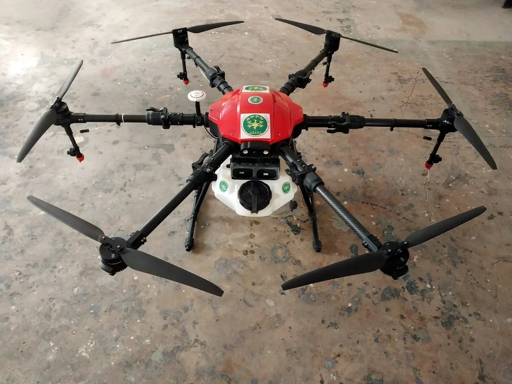 Carbon Fiber Digital Camera Agriculture Drone (Vimaana Aerospace Technologies), Capacity: 10L